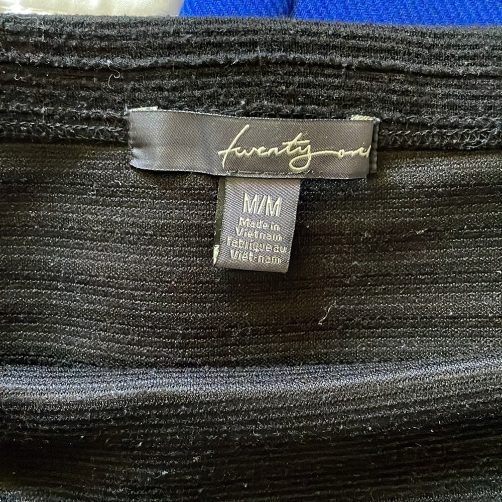 Forever 21 Women’s Black Ribbed Mini Skirt - Size Medium - Picture 3 of 4